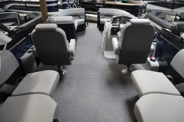 Slide: The Image of Lowe SS 210 WT 2025 - 4