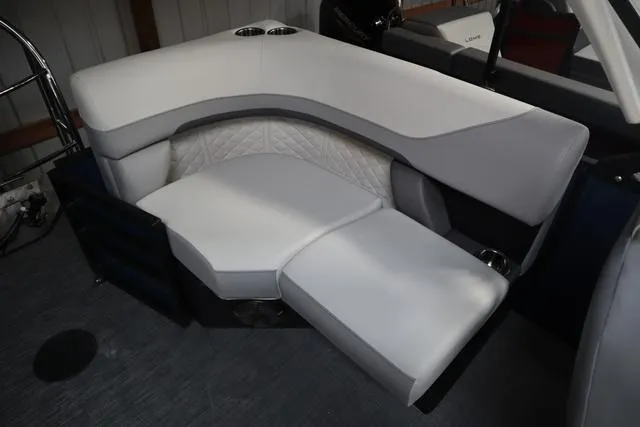 Slide: The Image of Lowe SS 210 WT 2025 - 5