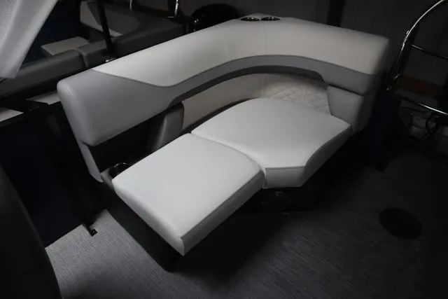 Slide: The Image of Lowe SS 210 WT 2025 - 6