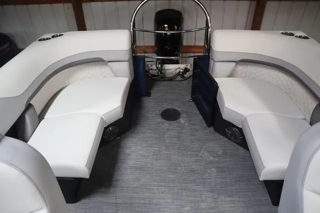 Slide: The Image of Lowe SS 210 WT 2025 - 7