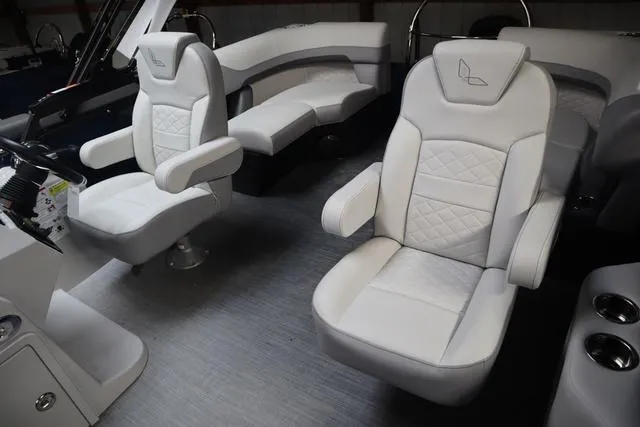 Slide: The Image of Lowe SS 210 WT 2025 - 8