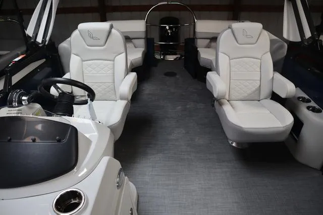 Slide: The Image of Lowe SS 210 WT 2025 - 9