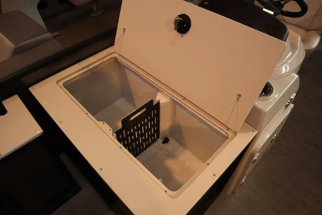 Slide: The Image of Lowe SF 214 Triple Tube 2025 - 18