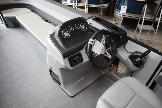 Slide: The Image of Lowe LS 230 WT 2025 - 10