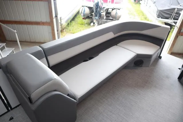 Slide: The Image of Lowe LS 230 WT 2025 - 5