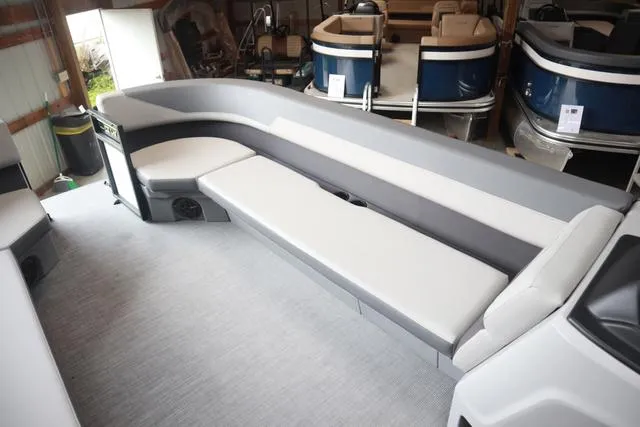 Slide: The Image of Lowe LS 230 WT 2025 - 6