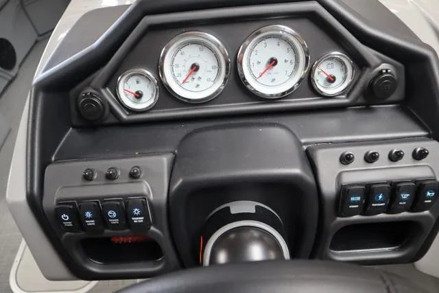 Slide: The Image of Bentley Pontoons Legacy 223 Navigator Triple Tube Pkg 2025 - 13