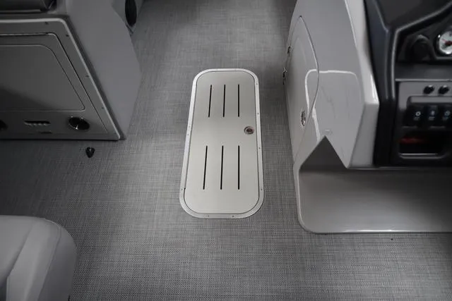 Slide: The Image of Bentley Pontoons Legacy 223 Navigator Triple Tube Pkg 2025 - 17