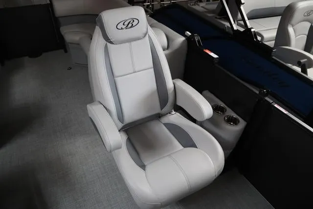 Slide: The Image of Bentley Pontoons Legacy 223 Navigator Triple Tube Pkg 2025 - 5