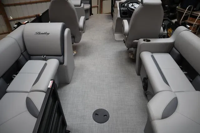 Slide: The Image of Bentley Pontoons Legacy 200 Navigator 2025 - 12