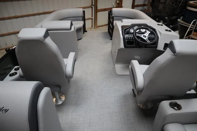 Slide: The Image of Bentley Pontoons Legacy 200 Navigator 2025 - 13