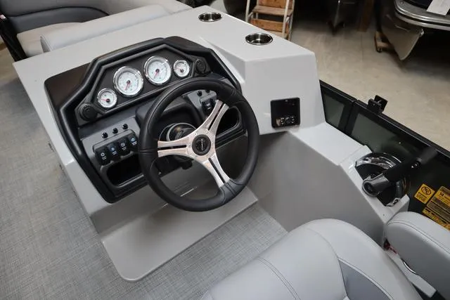 Slide: The Image of Bentley Pontoons Legacy 200 Navigator 2025 - 14