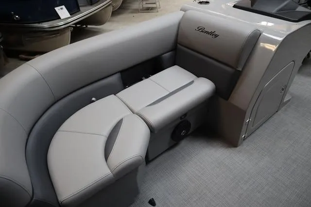 Slide: The Image of Bentley Pontoons Legacy 200 Navigator 2025 - 17