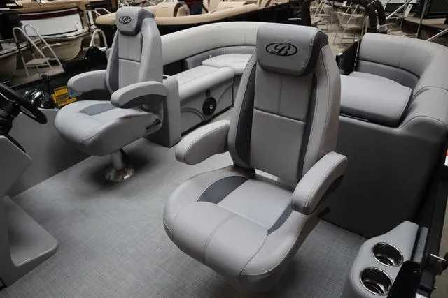 Slide: The Image of Bentley Pontoons Legacy 200 Navigator 2025 - 20