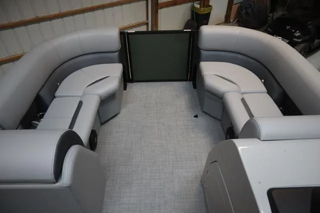 Slide: The Image of Bentley Pontoons Legacy 200 Navigator 2025 - 23