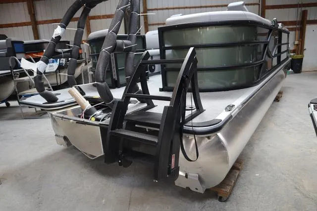 Slide: The Image of Bentley Pontoons Legacy 200 Navigator 2025 - 24