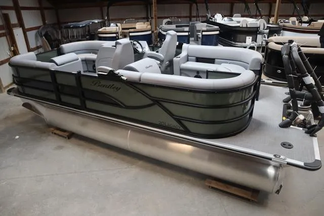 Slide: The Image of Bentley Pontoons Legacy 200 Navigator 2025 - 5