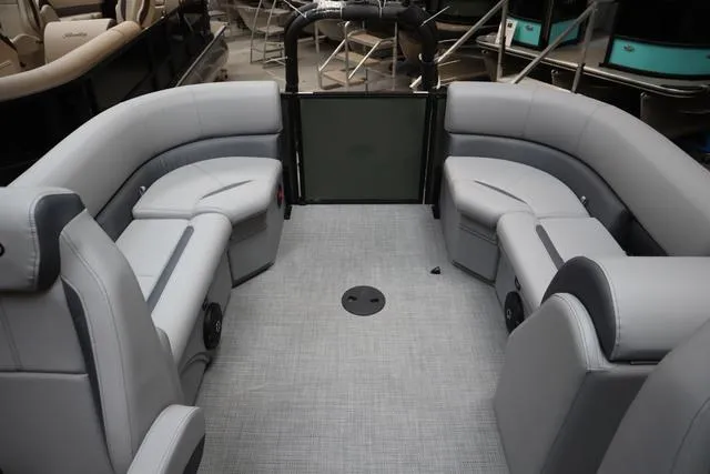 Slide: The Image of Bentley Pontoons Legacy 200 Navigator 2025 - 7