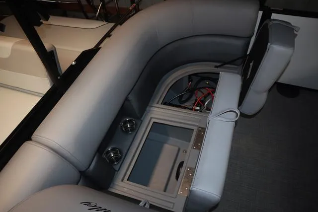 Slide: The Image of Bentley Pontoons Legacy 223 Navigator Triple Tube Pkg 2025 - 13