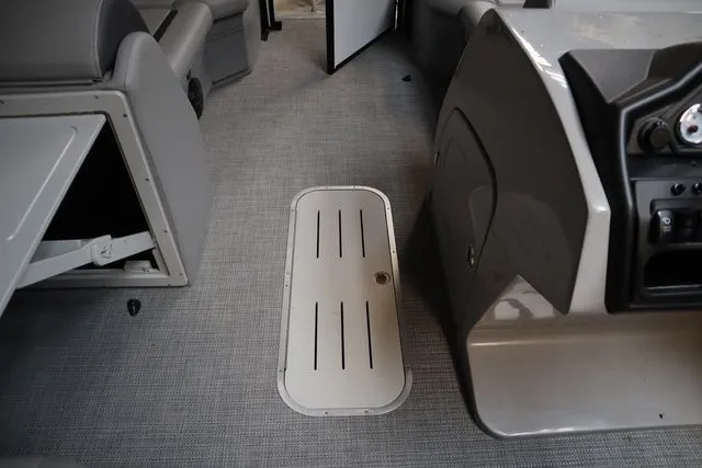 Slide: The Image of Bentley Pontoons Legacy 223 Navigator Triple Tube Pkg 2025 - 14