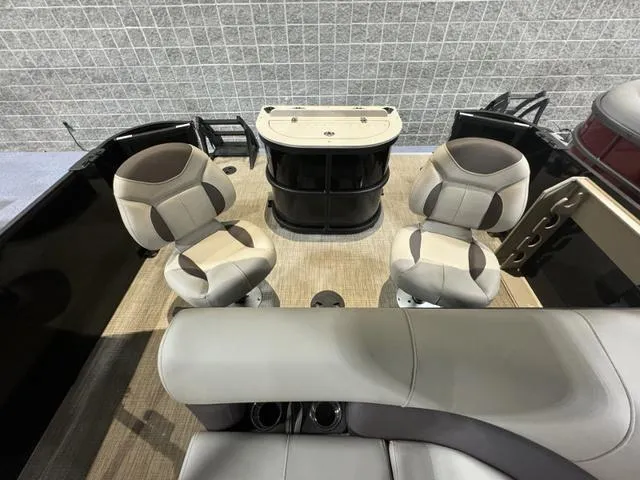 Slide: The Image of Bentley Pontoons Fish 200 4-Point 2025 - 2