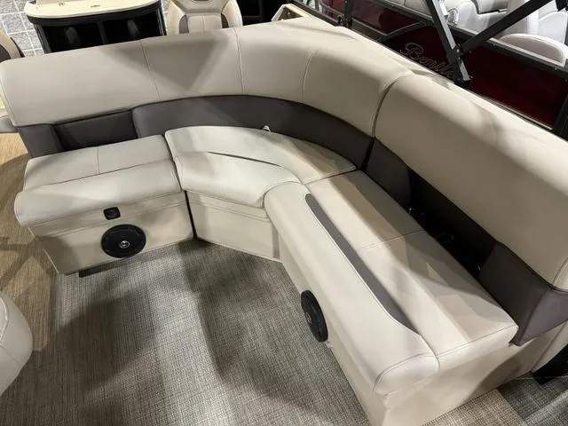 Slide: The Image of Bentley Pontoons Fish 200 4-Point 2025 - 3