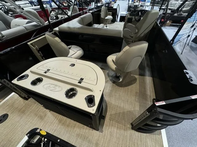 Slide: The Image of Bentley Pontoons Fish 200 4-Point 2025 - 8