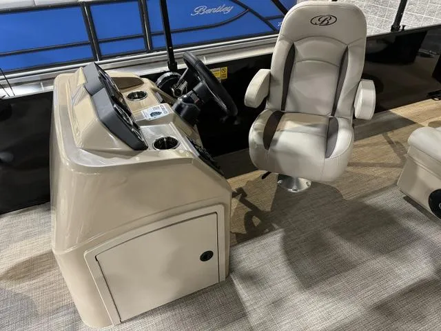 Slide: The Image of Bentley Pontoons Fish 200 4-Point 2025 - 9