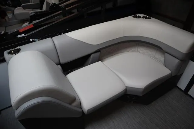 Slide: The Image of Lowe SS 230 WT 2025 - 11