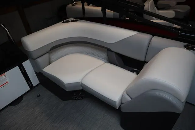 Slide: The Image of Lowe SS 230 WT 2025 - 12