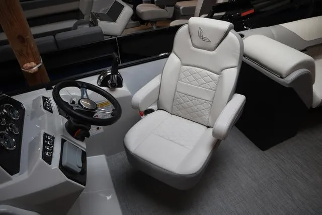 Slide: The Image of Lowe SS 230 WT 2025 - 6