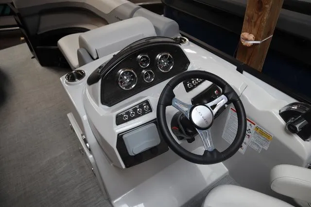 Slide: The Image of Lowe SS 230 WT 2025 - 7