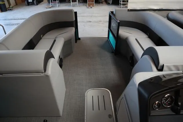 Slide: The Image of Bentley Pontoons Legacy 223 Swingback Triple Tube Pkg 2024 - 10