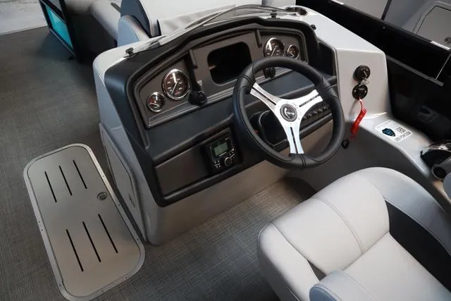 Slide: The Image of Bentley Pontoons Legacy 223 Swingback Triple Tube Pkg 2024 - 9