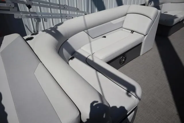 Slide: The Image of Crest Classic 200 LX 2022 - 5