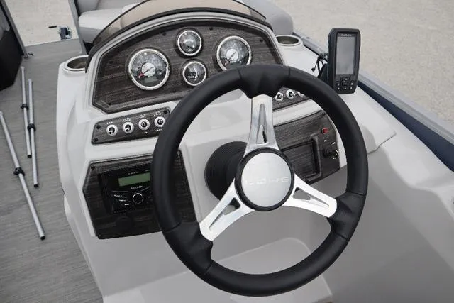 Slide: The Image of Lowe SS 210 WT 2022 - 3