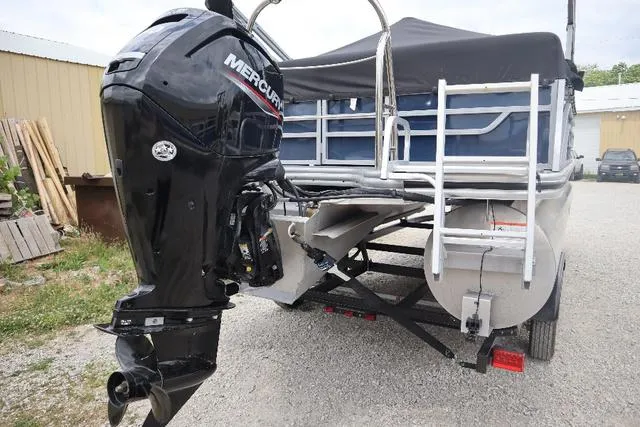 Slide: The Image of Lowe SS 210 WT 2022 - 4