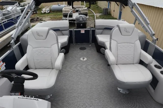 Slide: The Image of Lowe SS 210 WT 2022 - 7