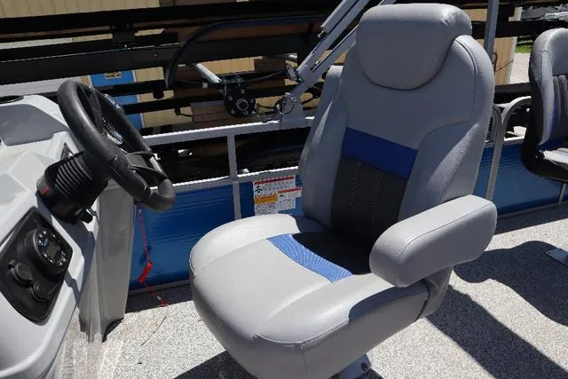 Slide: The Image of Captain's chair on 2020 Lowe SF 214 boat, featuring a sleek design and comfortable seating. - 8