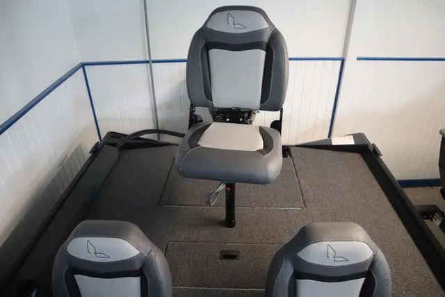 Slide: The Image of Lowe Skorpion 16 2025 - 4