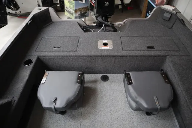 Slide: The Image of Lowe Fishing Machine 1675SC 2025 - 11