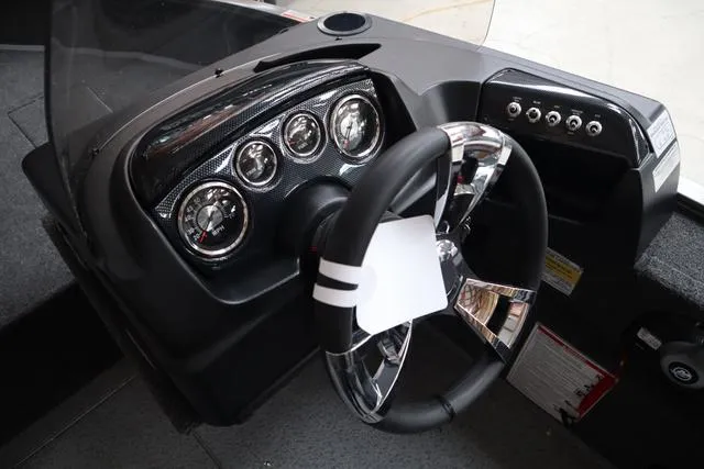 Slide: The Image of Lowe Fishing Machine 1675SC 2025 - 6