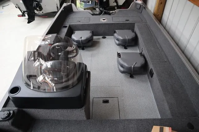 Slide: The Image of Lowe Fishing Machine 1675SC 2025 - 8