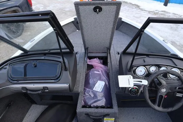 Slide: The Image of Crestliner 1750 Hawk 2025 - 12