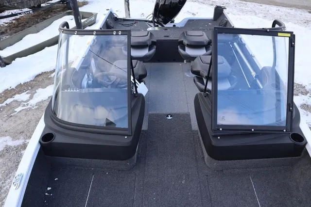 Slide: The Image of Crestliner 1750 Hawk 2025 - 13