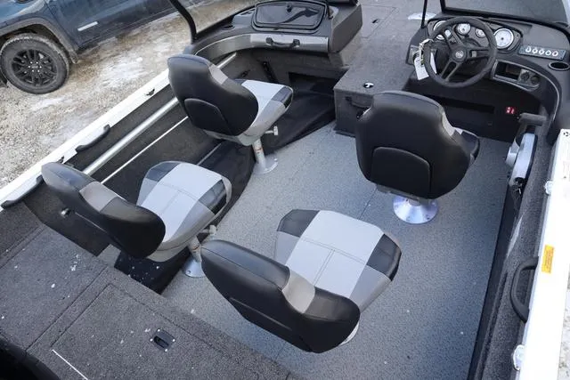 Slide: The Image of Crestliner 1750 Hawk 2025 - 19