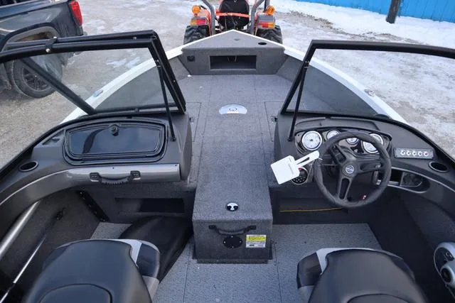 Slide: The Image of Crestliner 1750 Hawk 2025 - 5