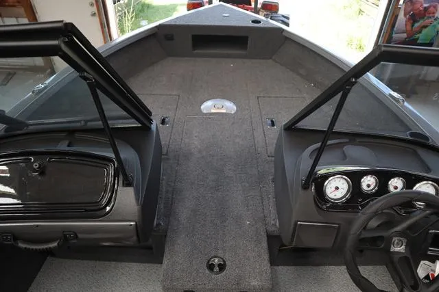 Slide: The Image of Crestliner 1750 HAWK WT JS 2025 - 3