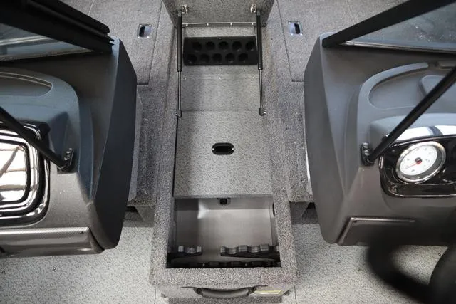 Slide: The Image of Crestliner 1750 HAWK WT JS 2025 - 6