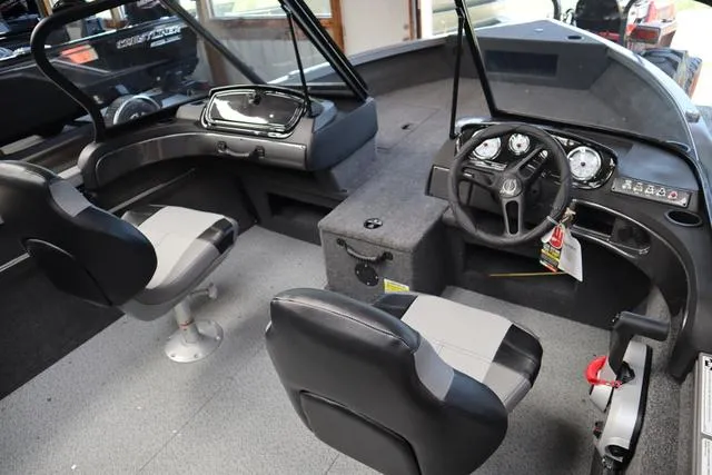 Slide: The Image of Crestliner 1750 HAWK WT JS 2025 - 9